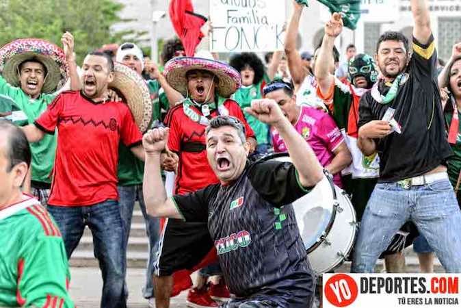 Aficion mexicana en el estadio Soldier Field de Chicago
