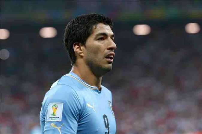 Luis Suárez resucita a Uruguay y lanza a la lona a Inglaterra. EFE