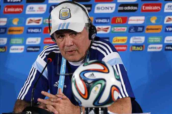 La FIFA multa con 336 mil dólares a Argentina. EFE