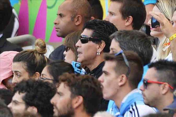 Maradona siente amargura porque Argentina no arranca y Messi está "muy solo". EFE