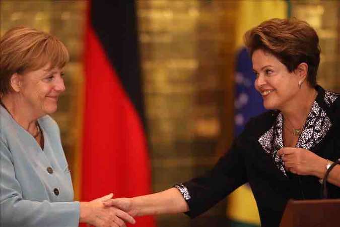 La presidenta brasileña, Dilma Rousseff (d), y la canciller alemana, Angela Merkel (i). EFE/Archivo