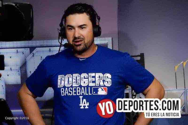 Titánico cuadrangular de Adrián González y empata la serie Cubs Dodgers