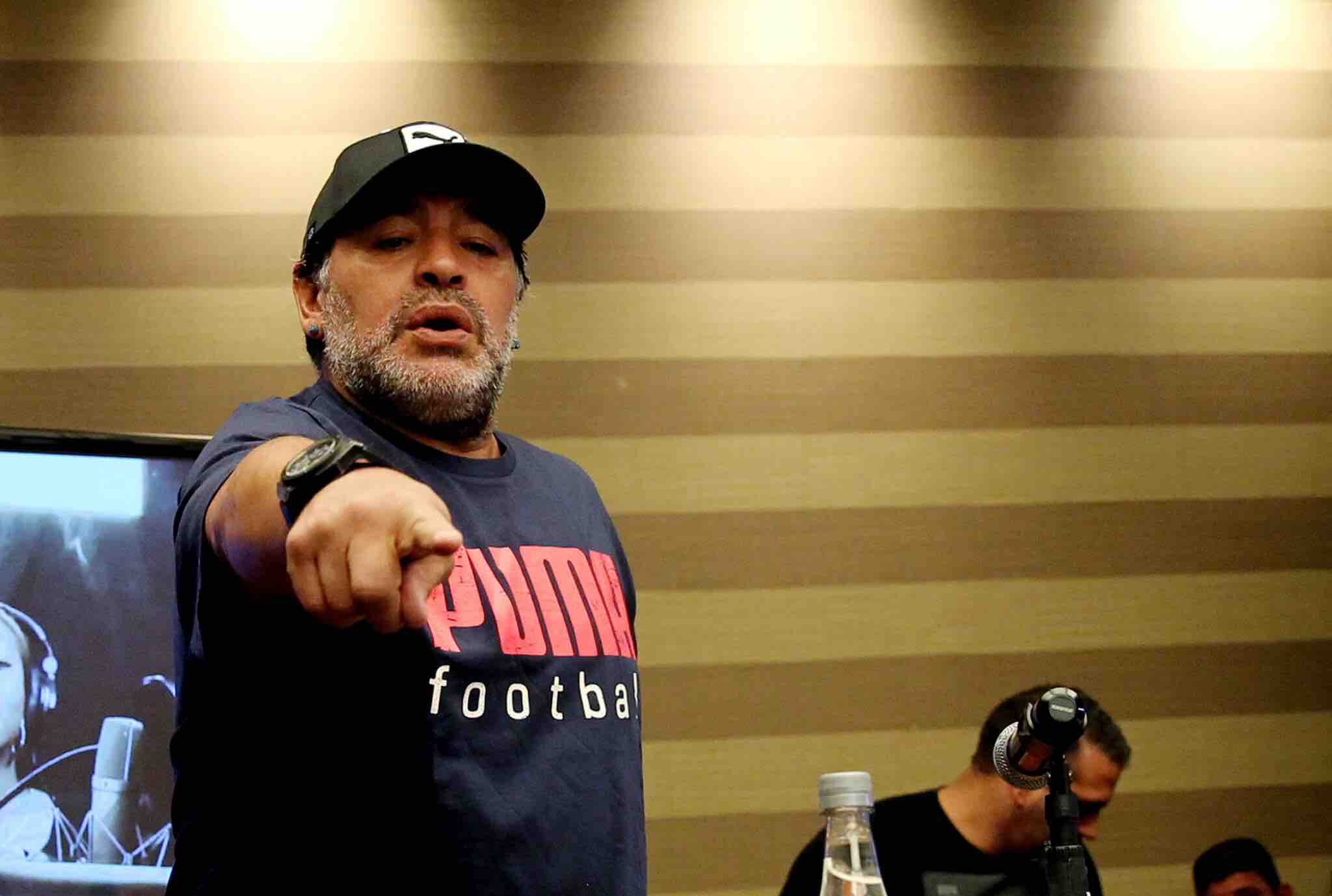 Maradona dice que "a los favoritos no les está yendo bien" en este Mundial
