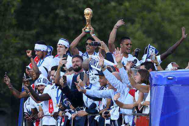 Francia recibió a sus campeones del Mundial de Rusia