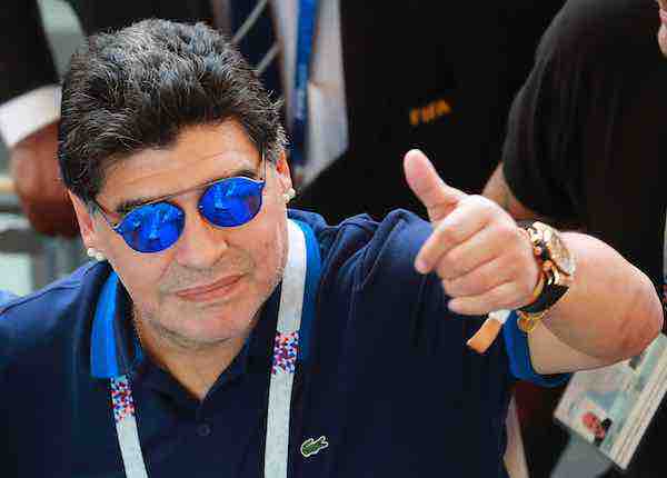 Maradona pide disculpas a la FIFA por sus declaraciones contra los árbitros