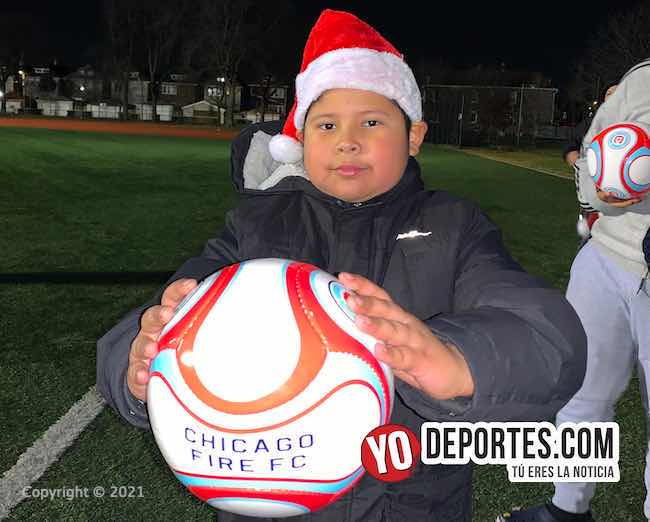 Chicago Goalkeeper Academy celebra tradicional fiesta de Navidad con entrega de balones