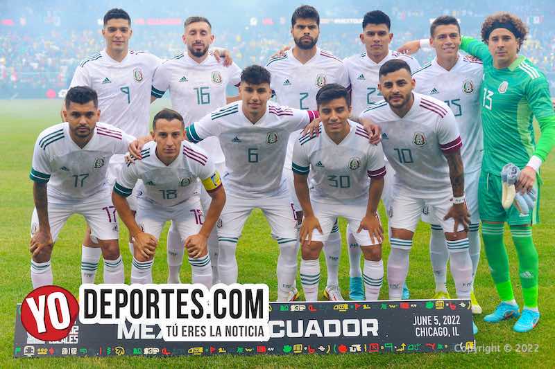 La selección mexicana en Chicago contra Ecuador en el Soldier Field.