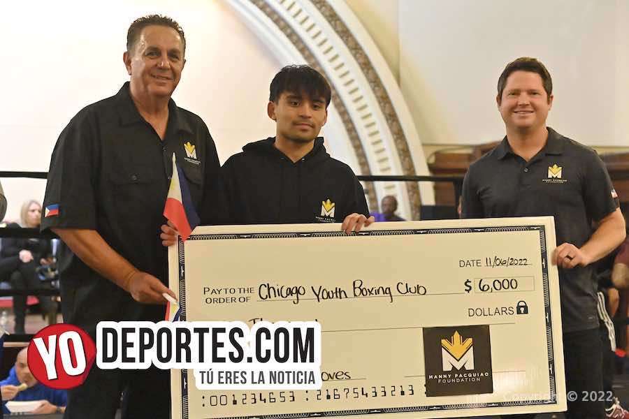 Manny Pacquiao Jr. entrega donación a los Power Gloves a nombre de su papá