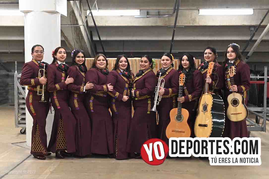 Mariachi Sirenas le ponen sabor patriótico México americano y femenil a Los Bulls Night